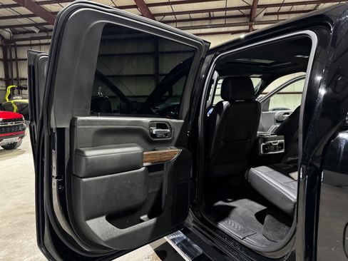 Used 2020 Chevrolet Silverado 2500 High Country w/ Technology Package image 15