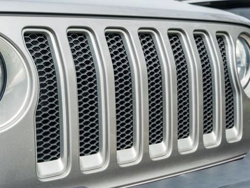 Used 2020 Jeep Wrangler Unlimited Sahara AWD/4WD image 14