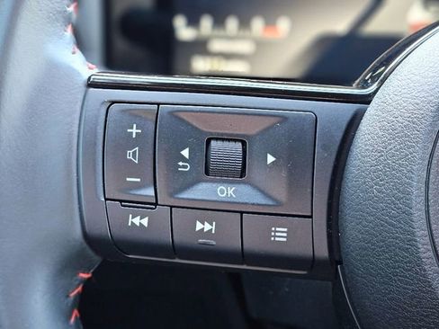 Used 2025 Nissan Kicks SR image 17