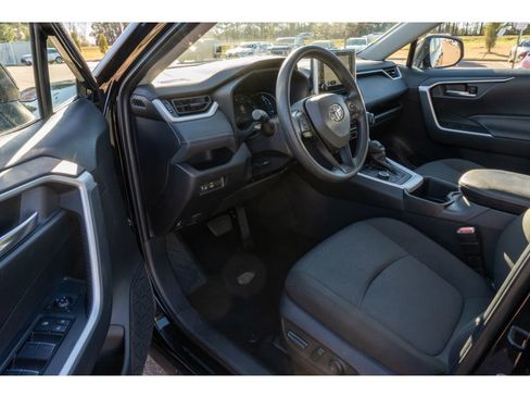 Used 2025 Toyota RAV4 XLE image 10