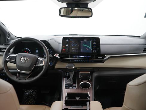 Used 2021 Toyota Sienna XLE w/ XLE Plus Package AWD/4WD image 14