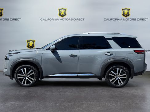 Used 2024 Nissan Pathfinder Platinum w/ Cargo Package FWD image 2