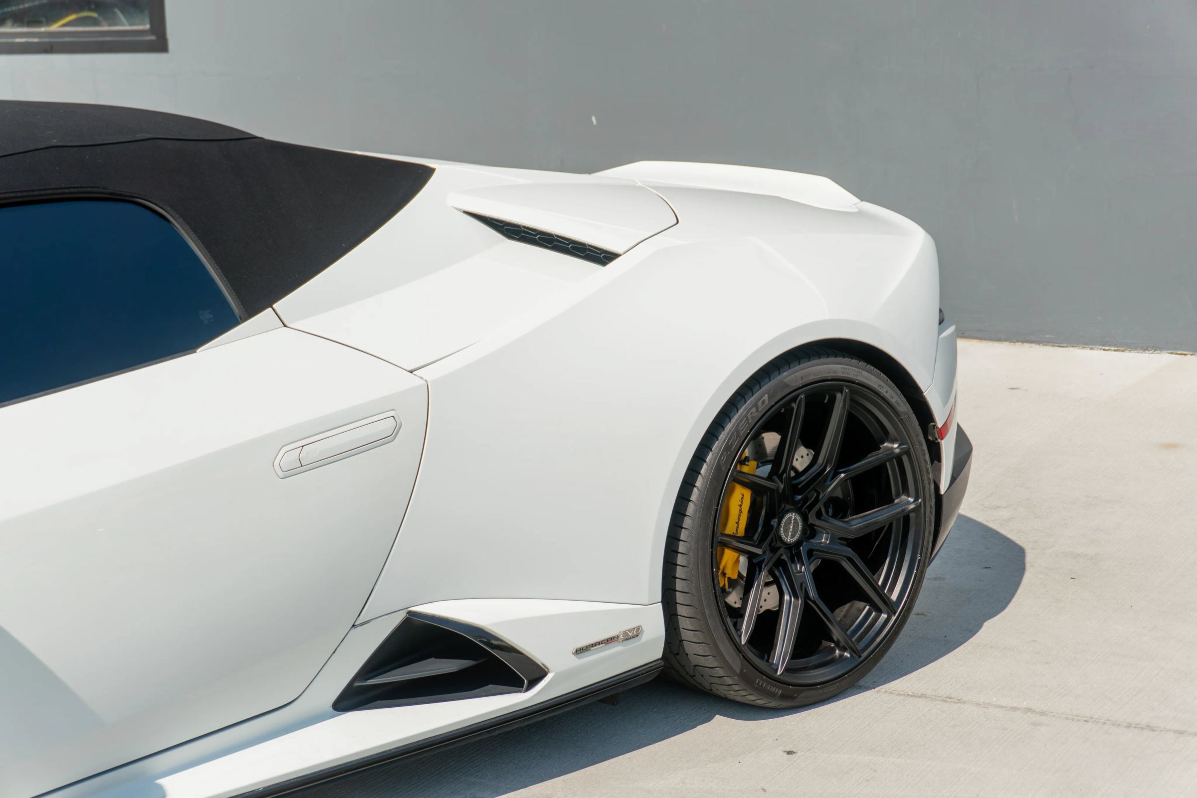 Used 2021 Lamborghini Huracan EVO RWD image 25