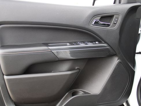 Used 2022 GMC Canyon AT4 w/ Trailering Package image 9