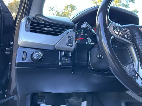 Used 2018 Chevrolet Suburban LT w/ LT Signature Package image 15