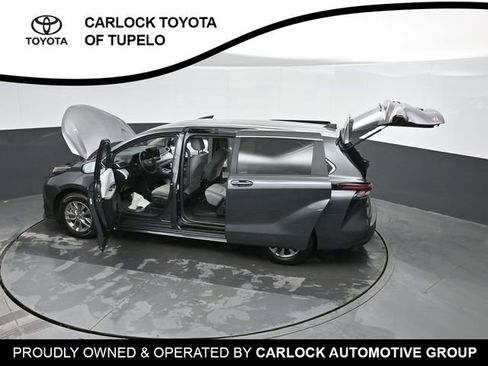 Used 2025 Toyota Sienna LE image 51