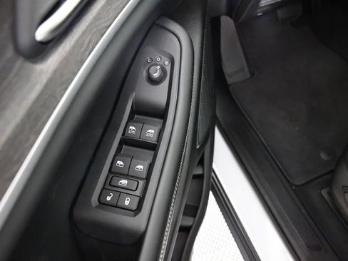 Used 2023 Jeep Grand Cherokee Limited image 31