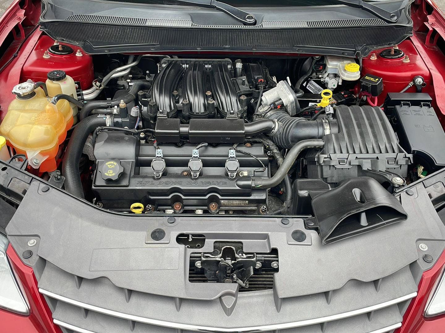Used 2010 Chrysler Sebring Limited FWD image 9