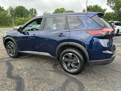 Used 2025 Nissan Rogue SV AWD/4WD image 9