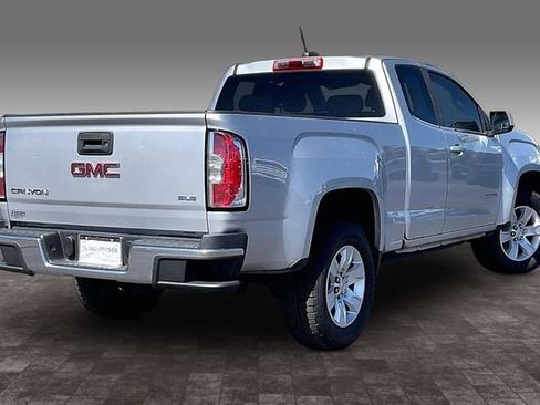 Used 2017 GMC Canyon SLE RWD image 2