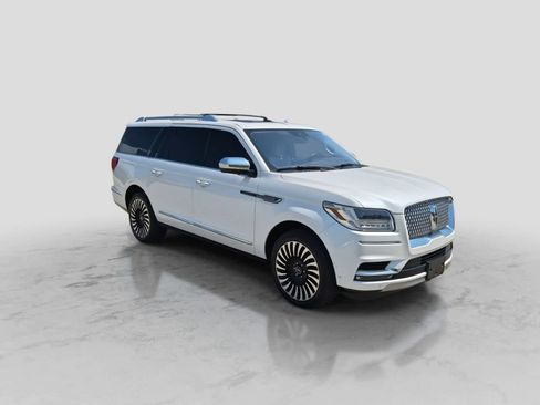 Used 2018 Lincoln Navigator L Black Label AWD/4WD image 2