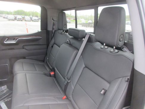 New 2026 GMC Sierra 1500 SLT image 13