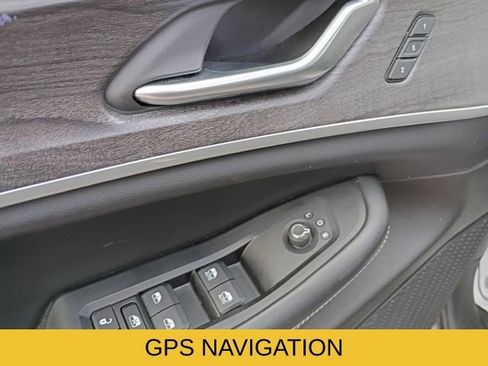 Used 2023 Jeep Grand Cherokee Limited w/ Black Appearance Package AWD/4WD image 17