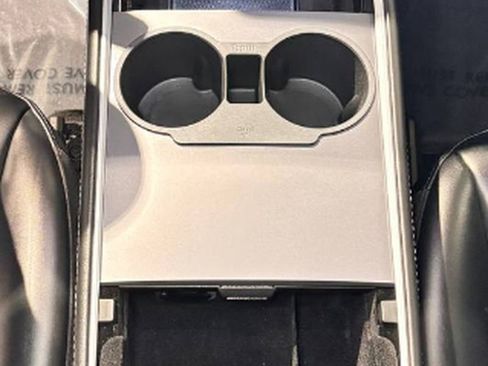 Used 2023 Tesla Model Y Long Range image 34