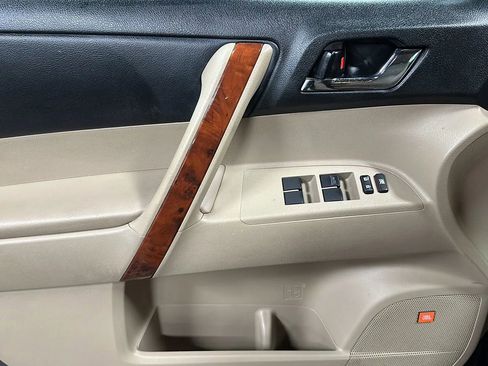 Used 2013 Toyota Highlander Limited image 10
