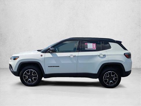 Used 2025 Jeep Compass Trailhawk AWD/4WD image 8