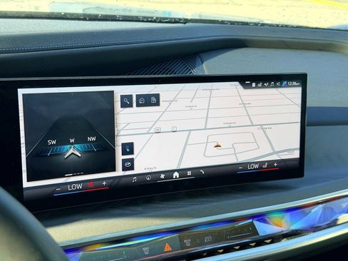 Used 2024 BMW i7 xDrive60 image 29