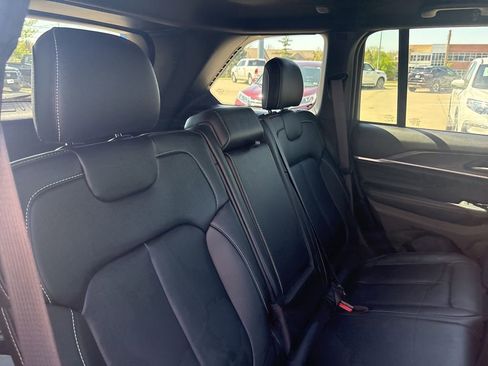 Used 2024 Jeep Grand Cherokee Limited image 31