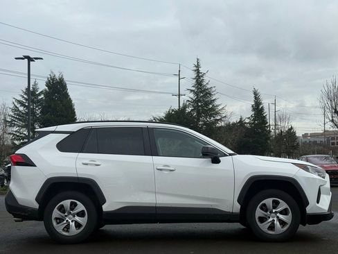 Used 2019 Toyota RAV4 LE image 6