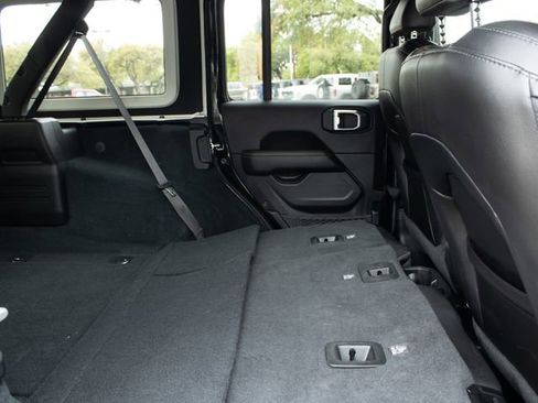 Used 2022 Jeep Wrangler Unlimited Sahara AWD/4WD image 21