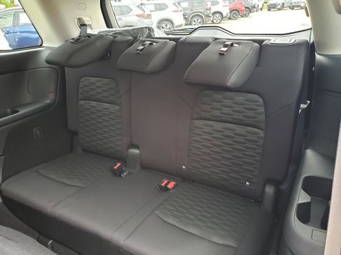 Certified 2025 Nissan Pathfinder SV image 18