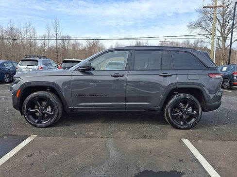 Used 2023 Jeep Grand Cherokee Altitude image 4