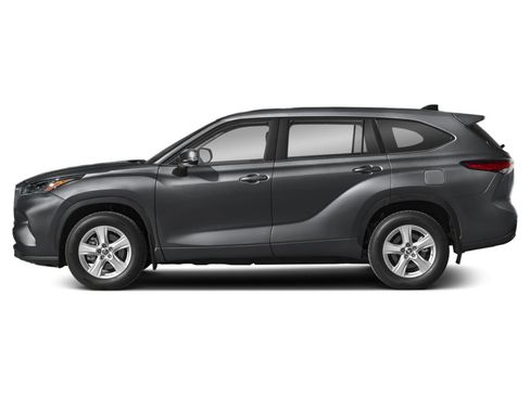 Used 2025 Toyota Highlander LE image 3