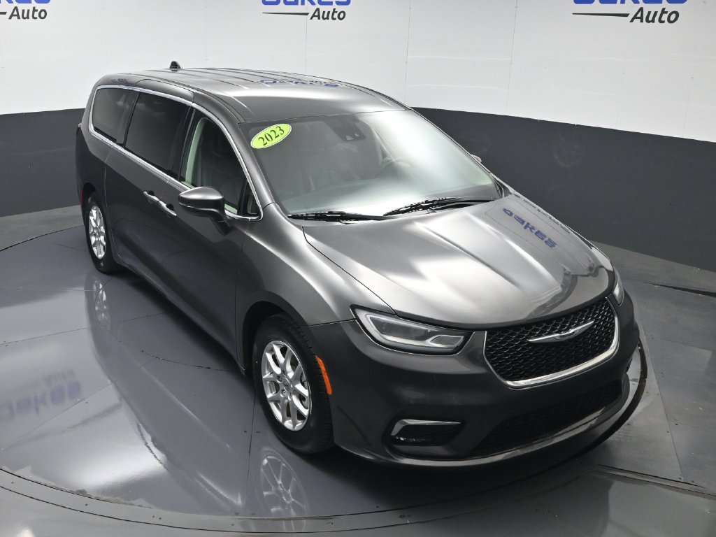 Used 2023 Chrysler Pacifica Touring-L FWD image 45