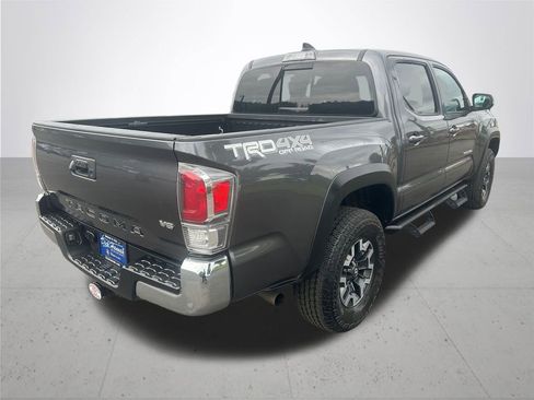 Certified 2022 Toyota Tacoma TRD Off-Road AWD/4WD image 8