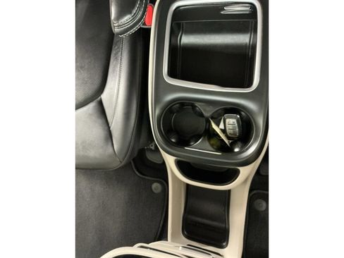 Used 2024 Chrysler Pacifica Touring-L FWD image 8