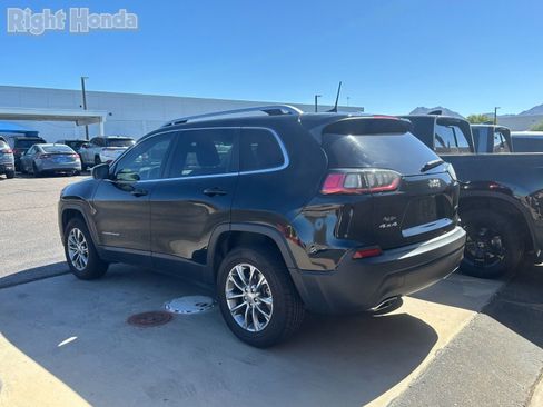 Used 2019 Jeep Cherokee Latitude Plus w/ Comfort/Convenience Group AWD/4WD image 3