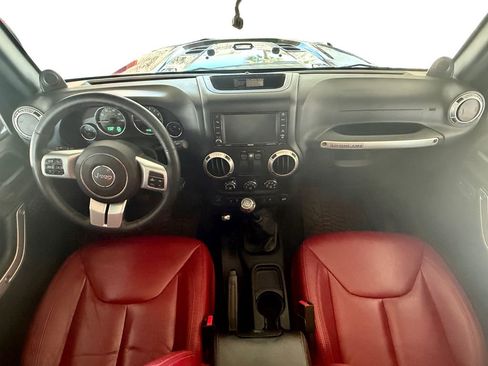 Used 2013 Jeep Wrangler Rubicon AWD/4WD image 12