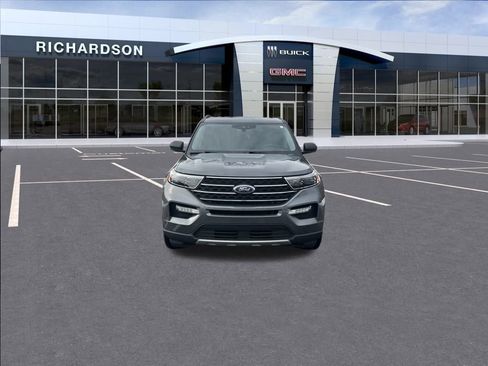 Used 2023 Ford Explorer XLT w/ Equipment Group 202A image 9