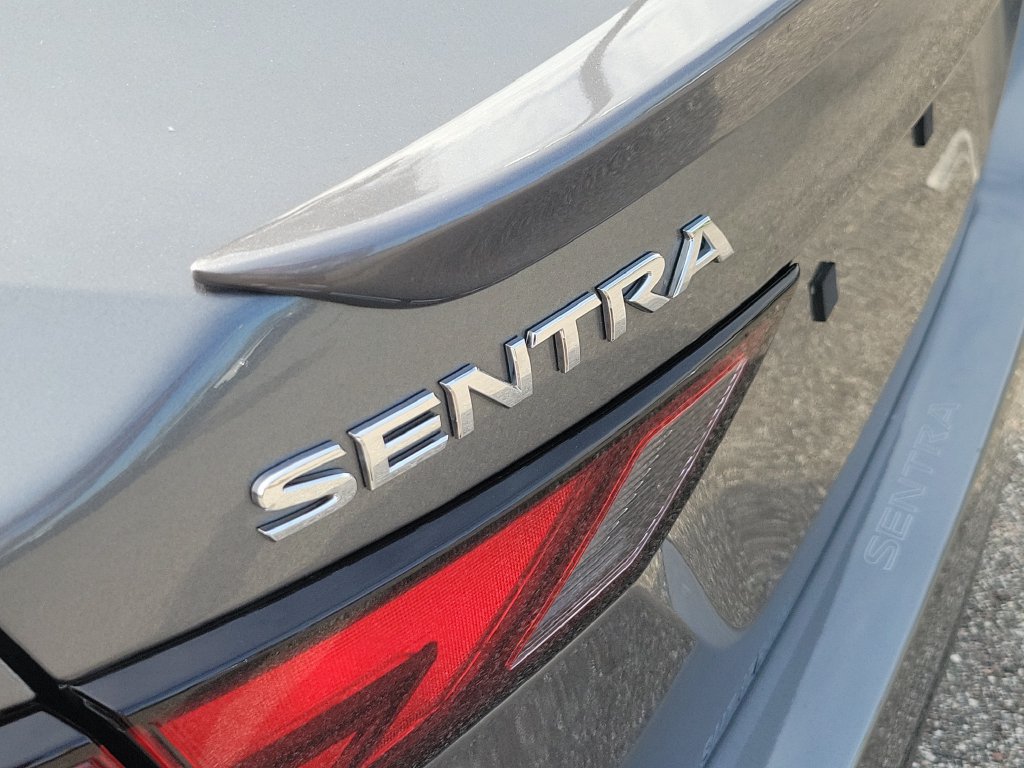 Certified 2025 Nissan Sentra SR FWD image 6