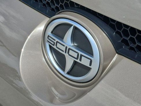Used 2011 Scion xB FWD image 28
