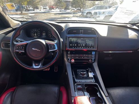 Used 2020 Jaguar F-PACE S image 7