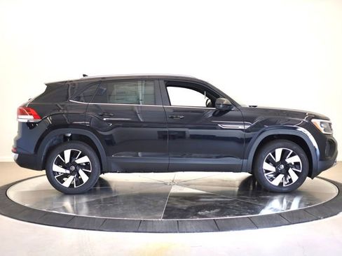 New 2026 Volkswagen Atlas Cross Sport SE image 2