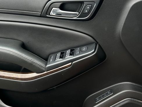 Used 2019 Chevrolet Suburban LT image 21