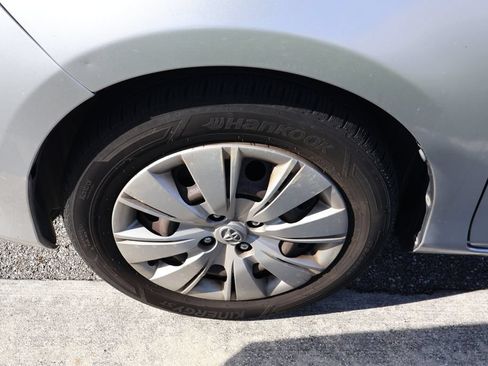 Used 2012 Toyota Yaris L FWD image 4