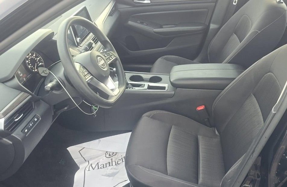 Used 2025 Nissan Altima 2.5 SV FWD image 5