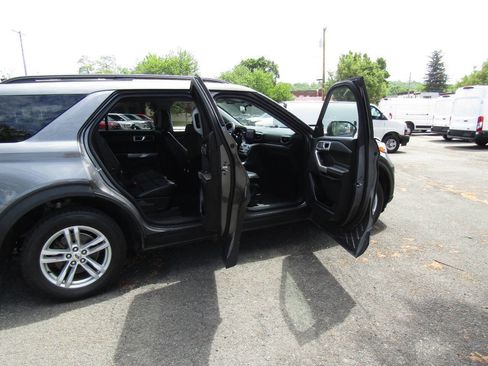 Used 2022 Ford Explorer XLT AWD/4WD image 32