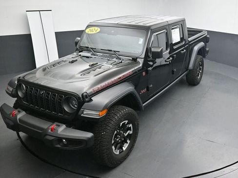 Used 2024 Jeep Gladiator Rubicon w/ Technology Group AWD/4WD image 20