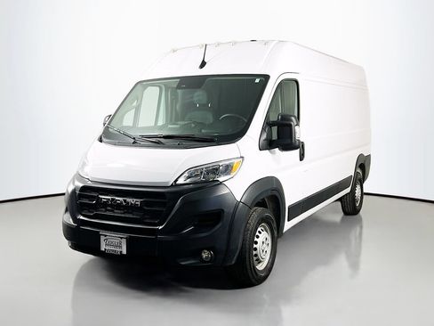 Used 2024 RAM ProMaster 2500 w/ Convenience Group FWD image 3
