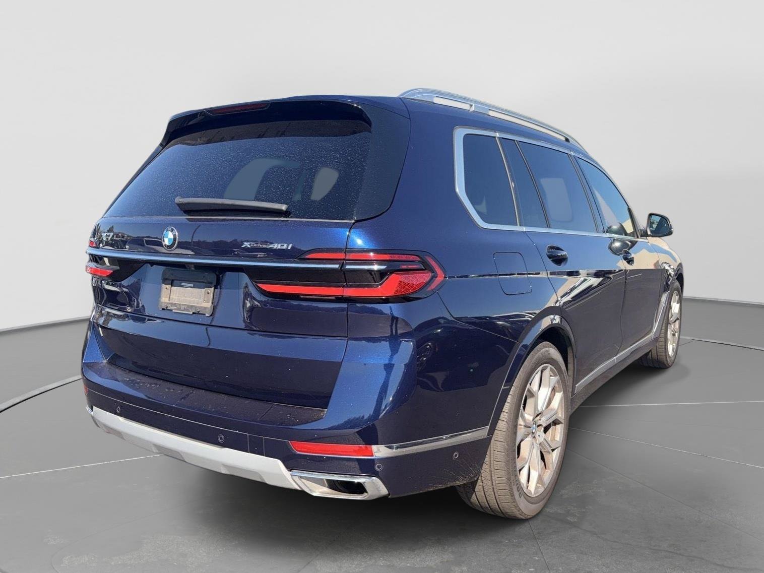 Used 2023 BMW X7 xDrive40i w/ Premium Package AWD/4WD image 3