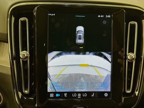 Used 2025 Volvo XC40 B5 Core image 23