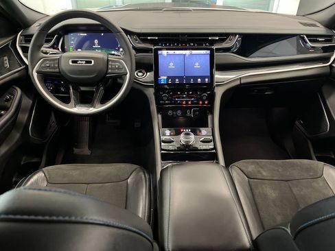 Used 2022 Jeep Grand Cherokee Trailhawk image 2