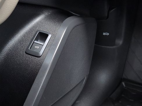 Used 2021 Audi Q5 Premium image 8