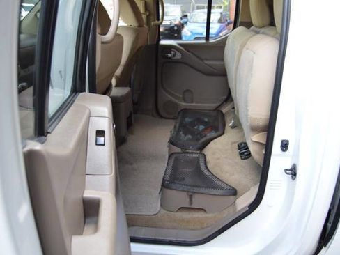 Used 2013 Nissan Frontier SV image 37