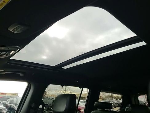 Used 2024 Jeep Wagoneer Series III w/ Premium Group I image 33