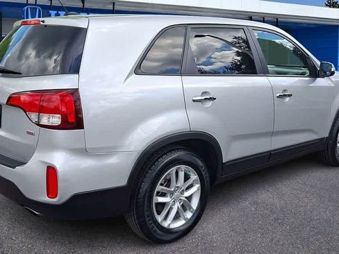 Used 2014 Kia Sorento LX FWD image 8